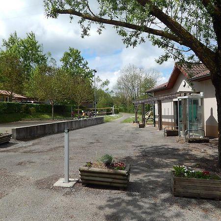 Hotel Camping Du Moulin Meyrieu-les-Etangs Exteriér fotografie