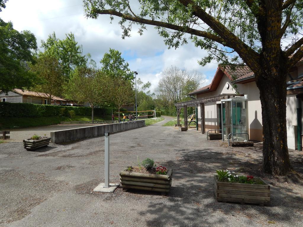 Hotel Camping Du Moulin Meyrieu-les-Etangs Exteriér fotografie