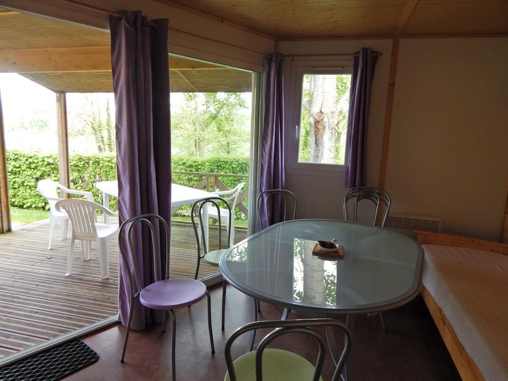 Hotel Camping Du Moulin Meyrieu-les-Etangs Pokoj fotografie